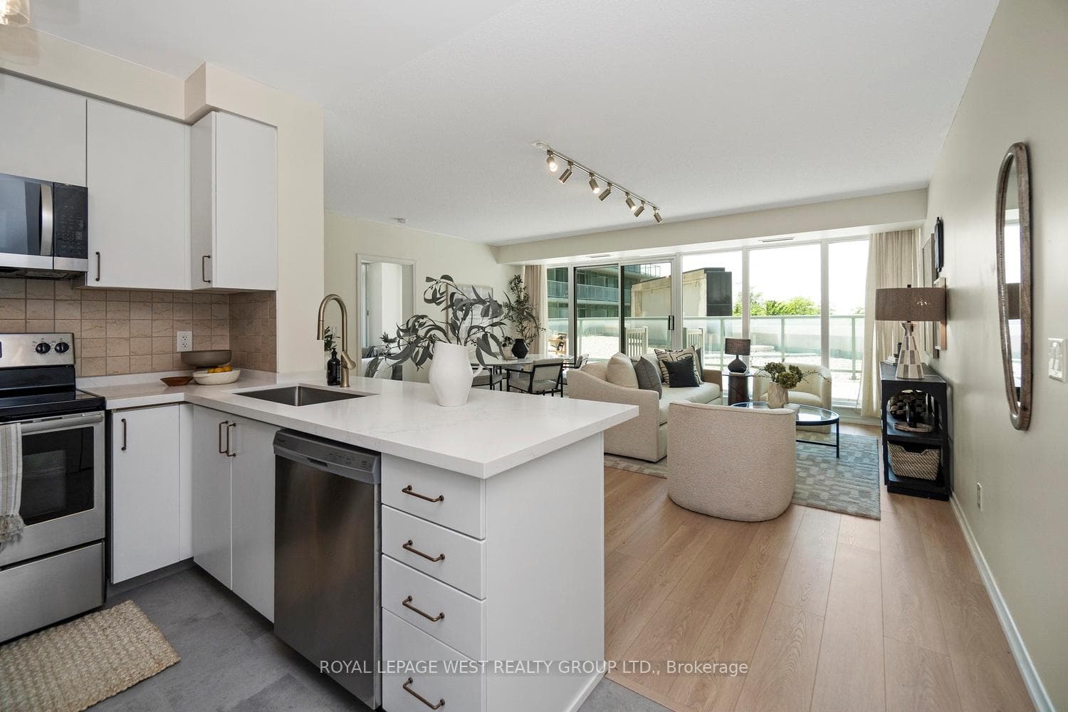 5508 Yonge Street Unit 202 photo 4