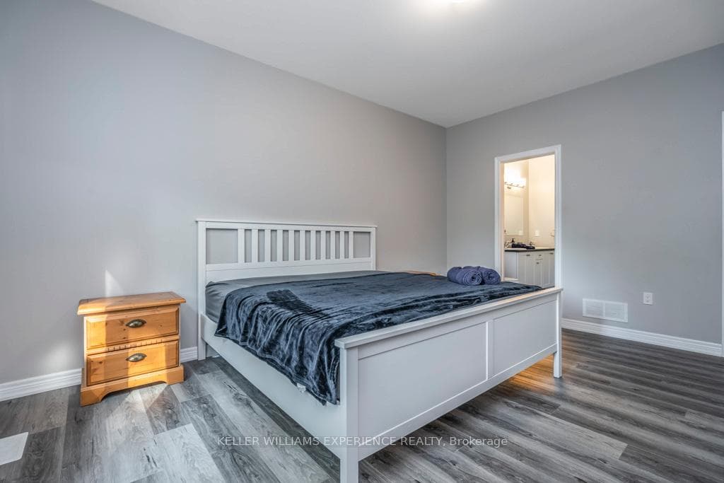 40 Lindale Avenue photo 9