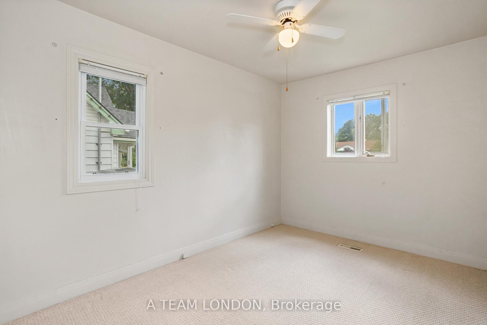 1871 Parkhurst Avenue photo 14