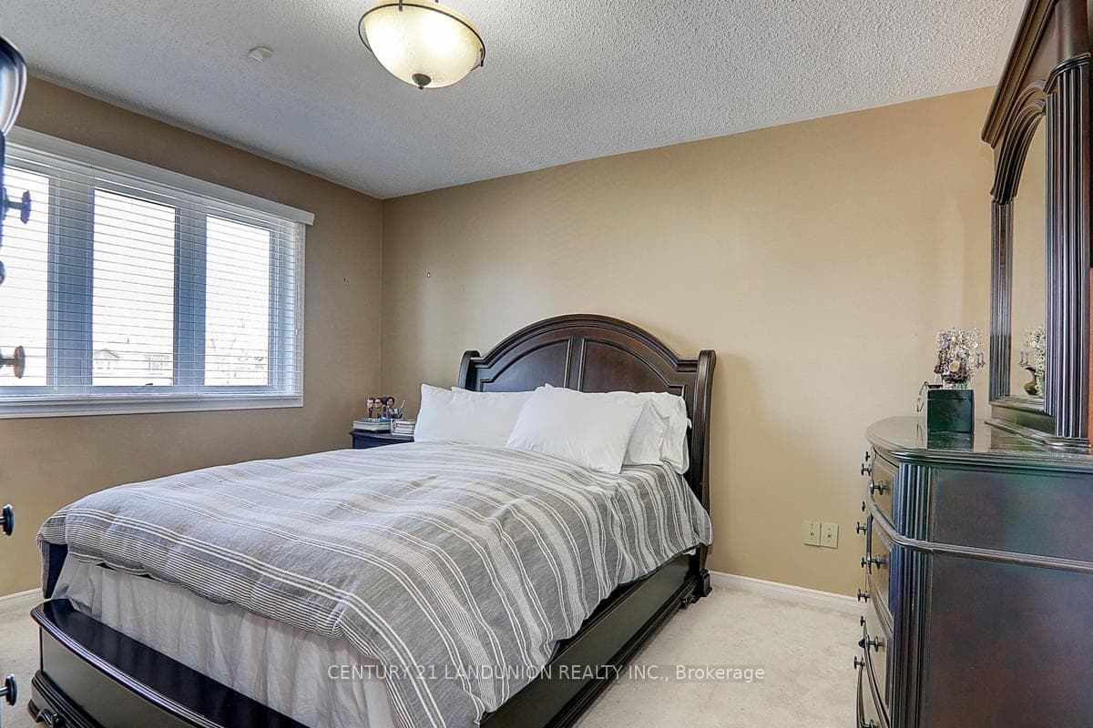 304 Goldhawk Trail photo 29