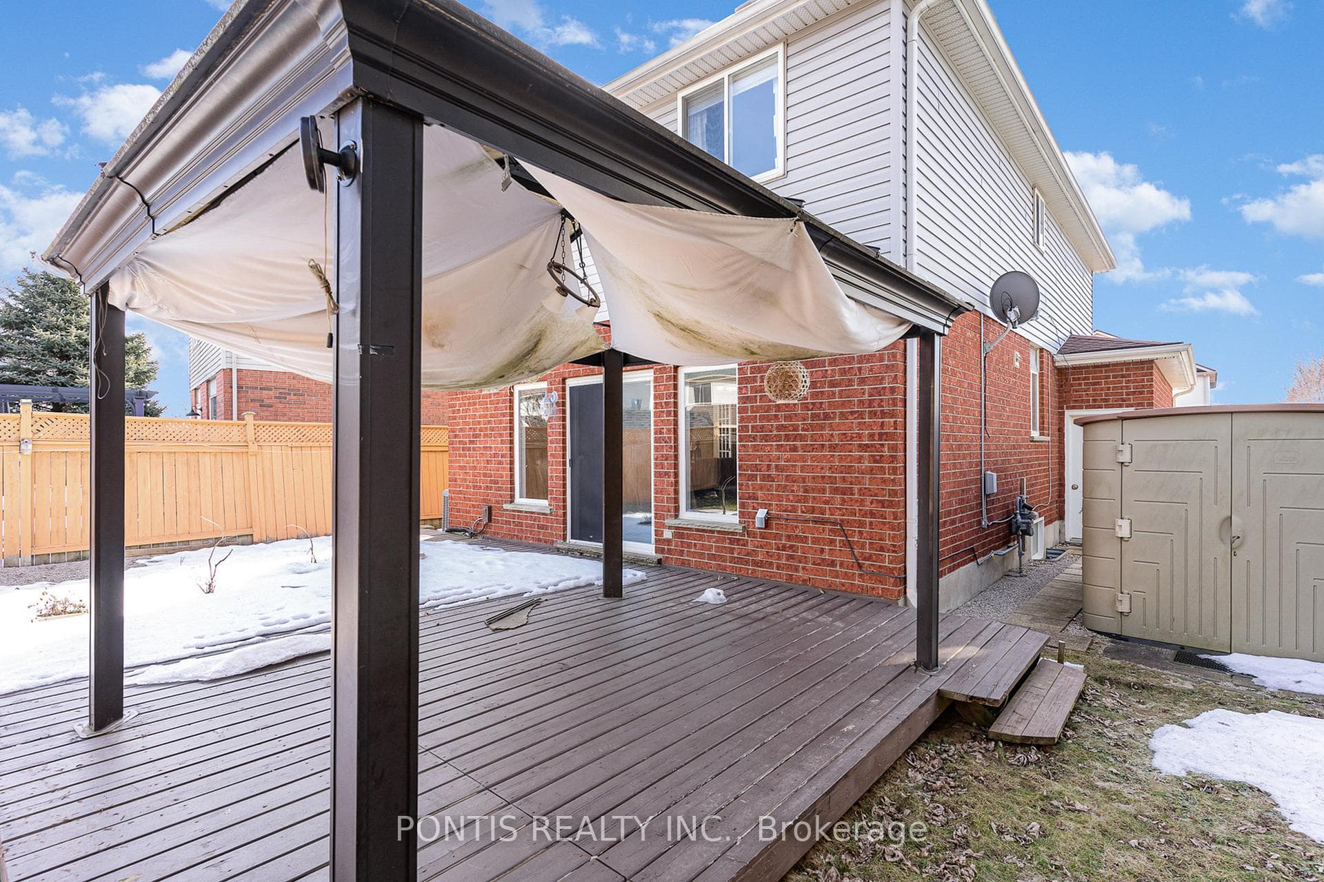 8 Sweeney Crescent photo 22
