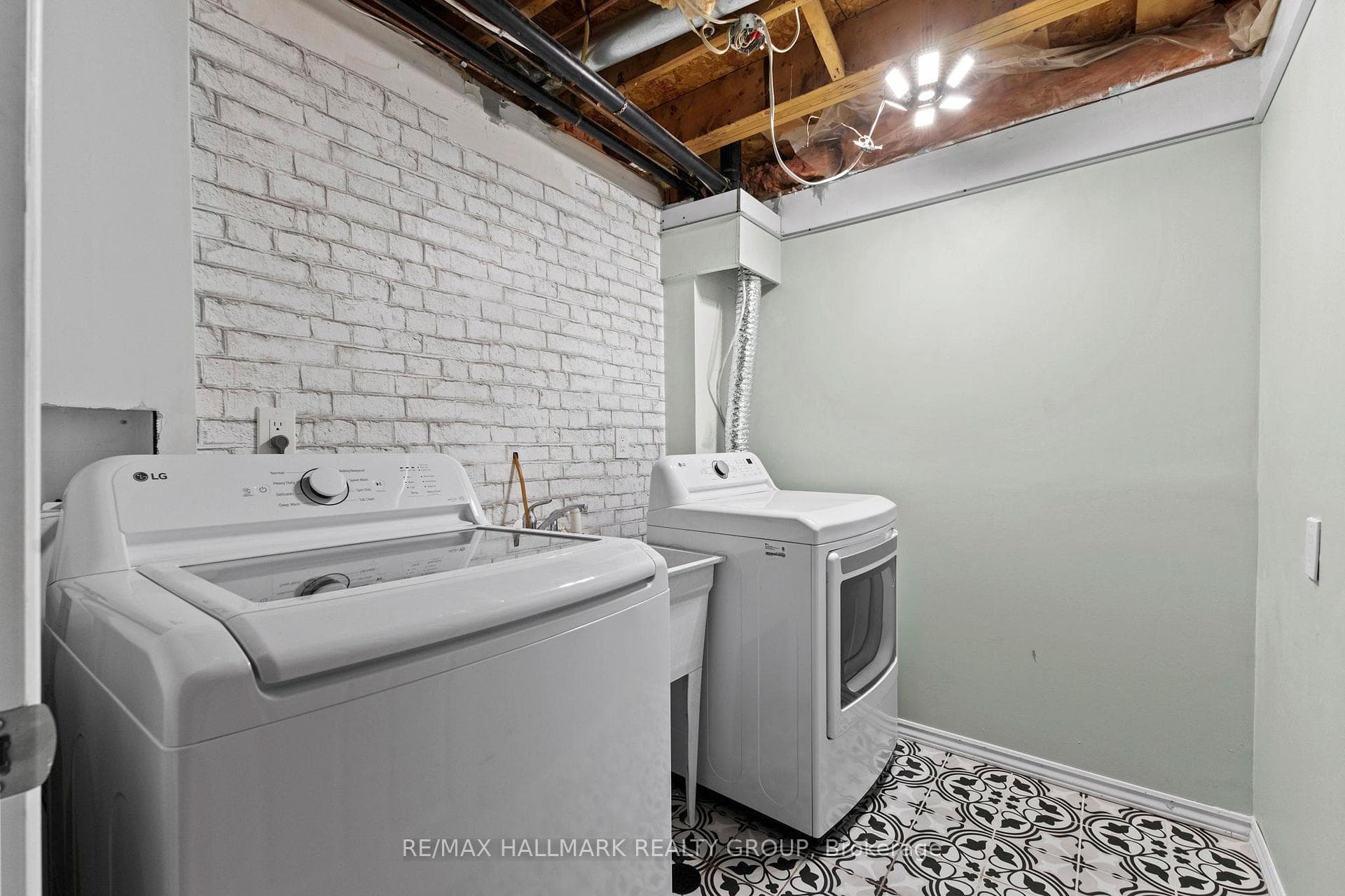 463 Canotia Place photo 30