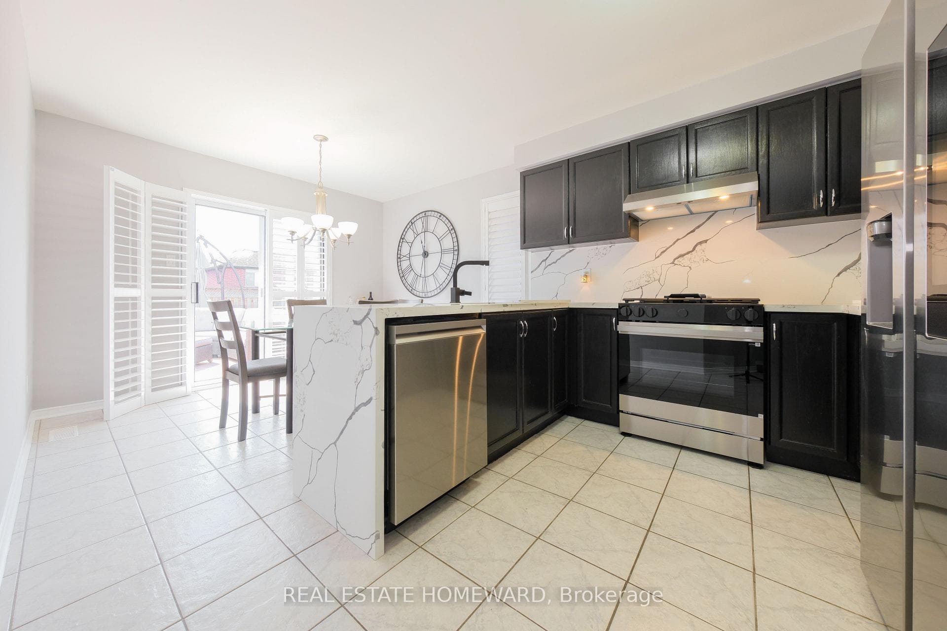 1283 Vincent Crescent photo 11