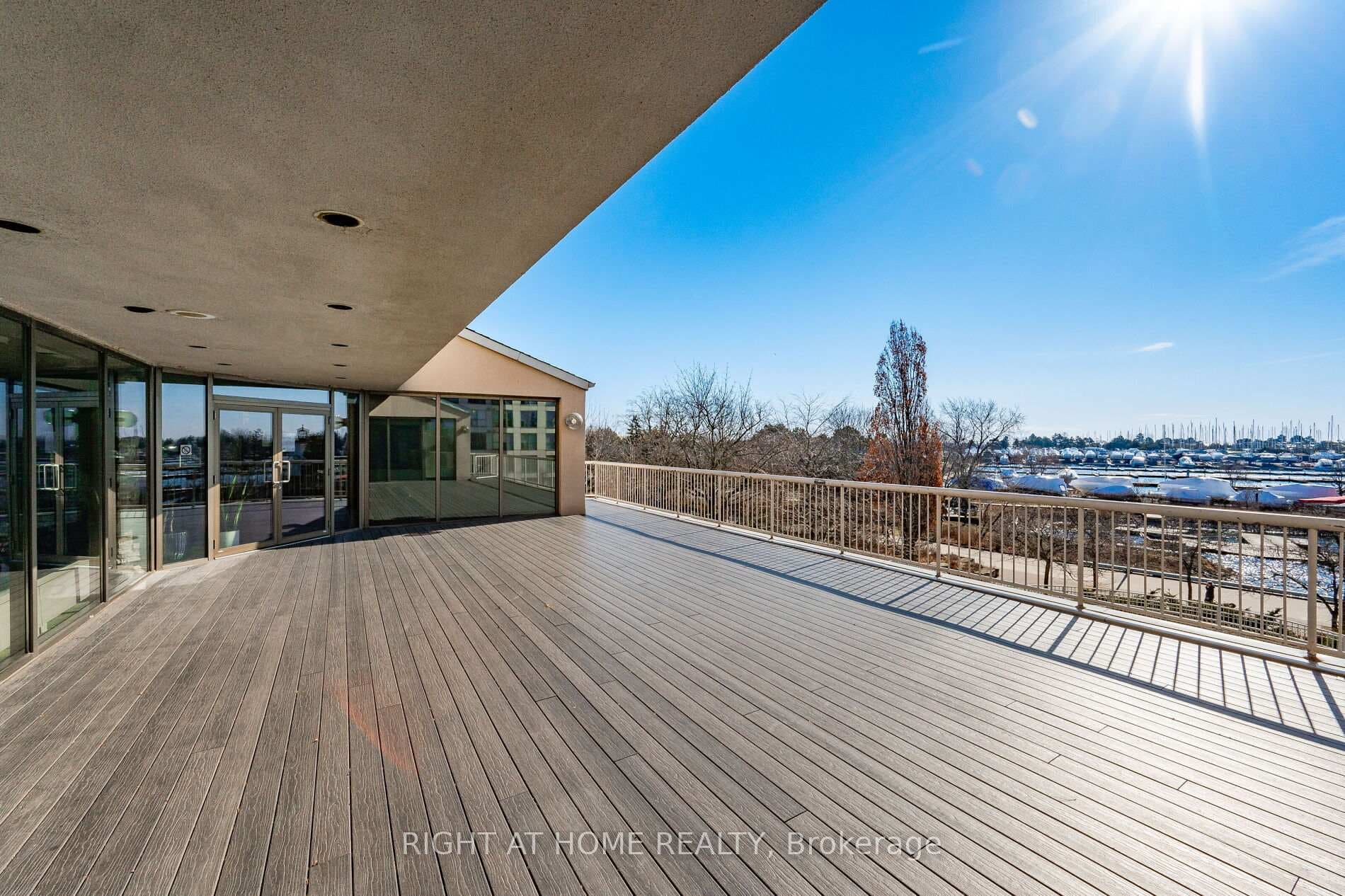 Sundeck and Patio Overlooks the LakeYa
