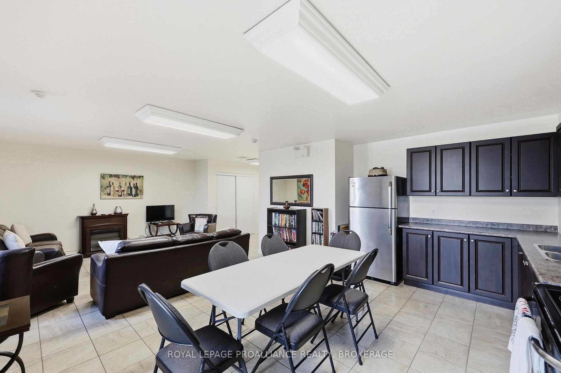 358 Queen Mary Road Unit 609 photo 11