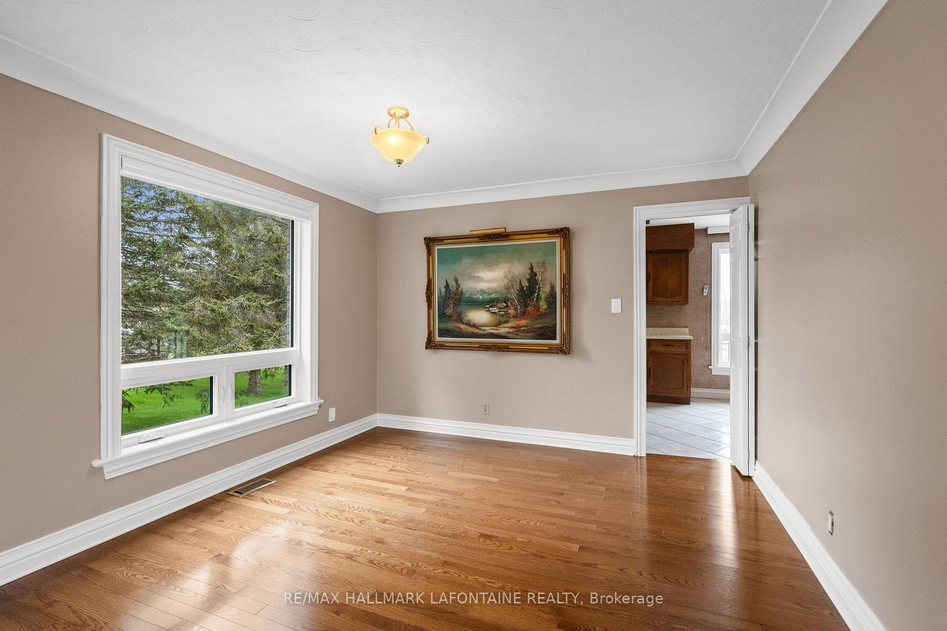 6427 Russell Road photo 8