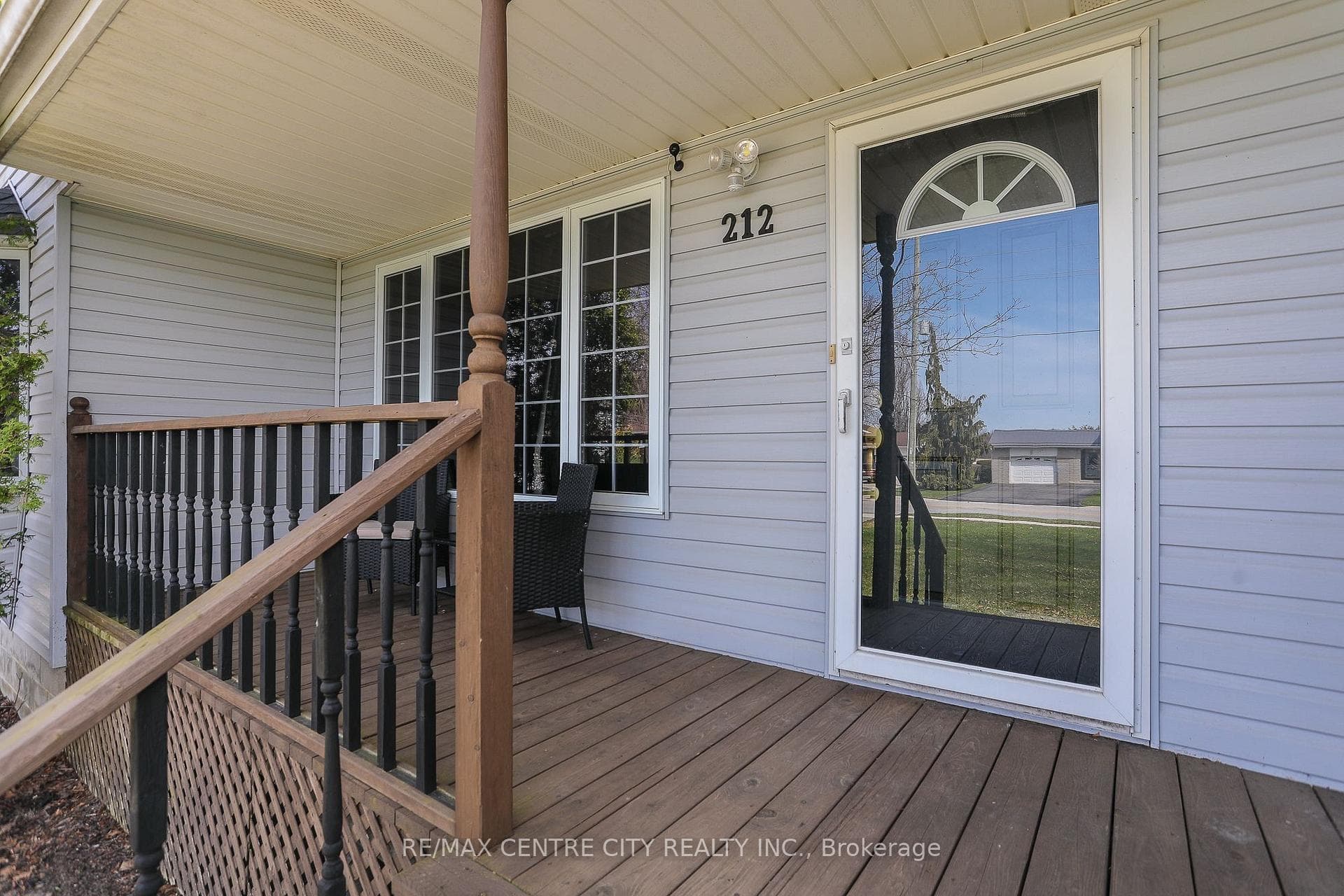212 Queen Street photo 4