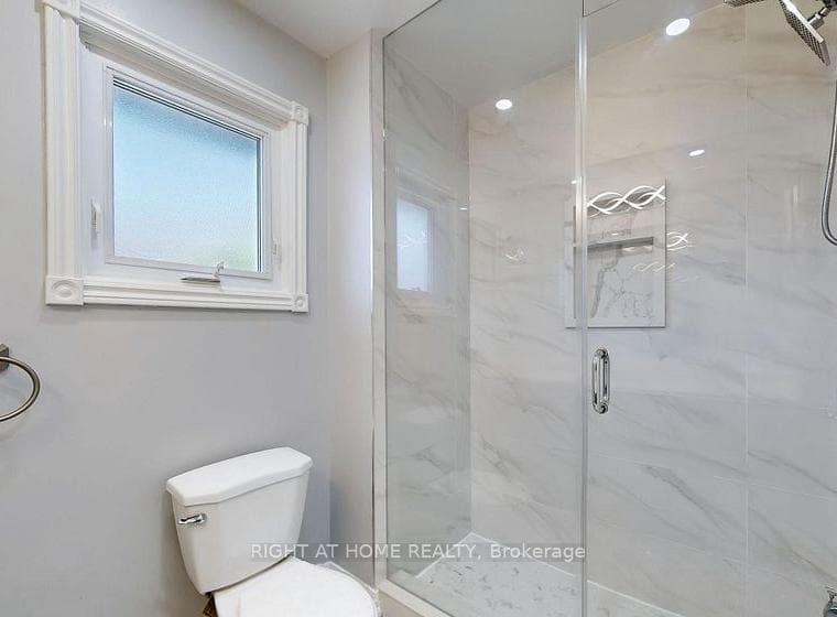 1 Belvedere Crescent Unit (Upper) photo 28