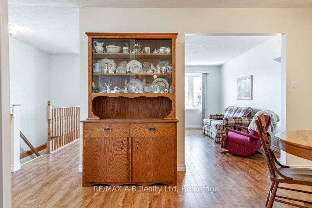 360 Maple Avenue photo 14