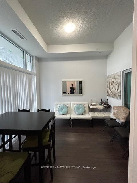 20 Meadowglen Place Unit 822 photo 19