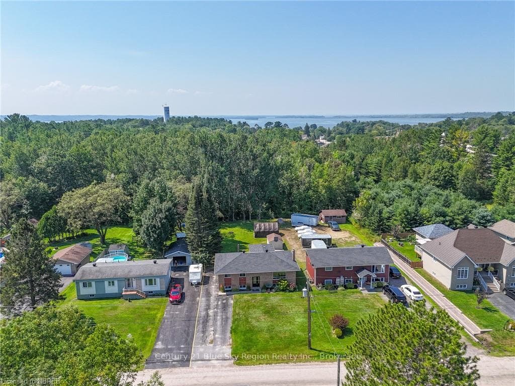 56 EGLINGTON Road photo 3