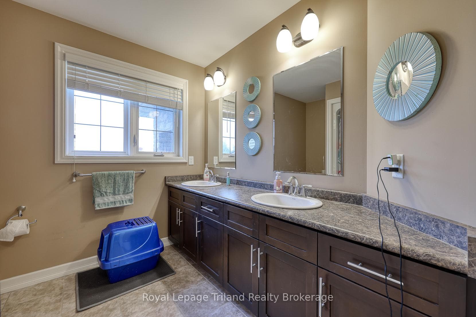 140 Cardinal Drive photo 25