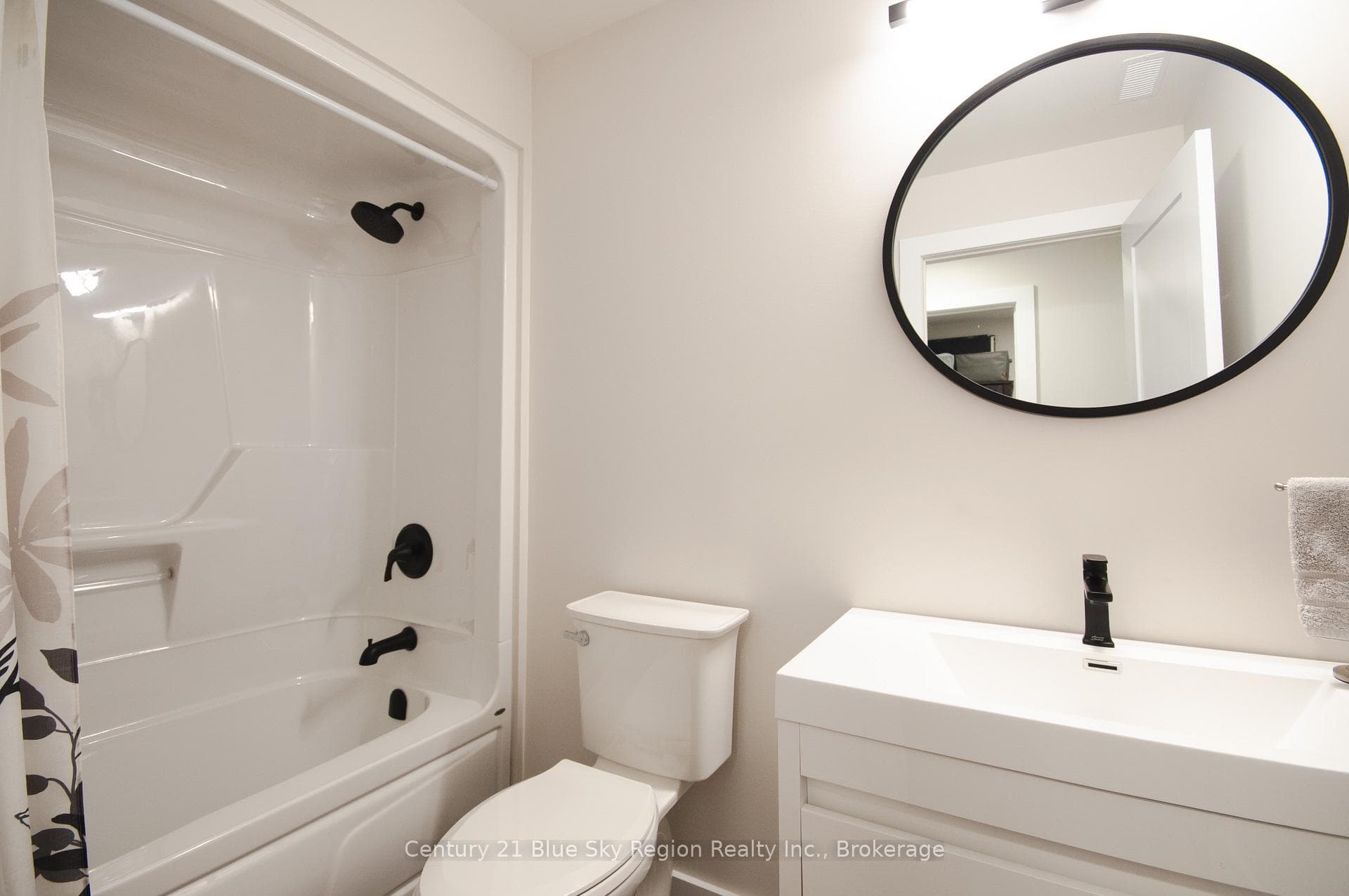 844 Macpherson Drive photo 16