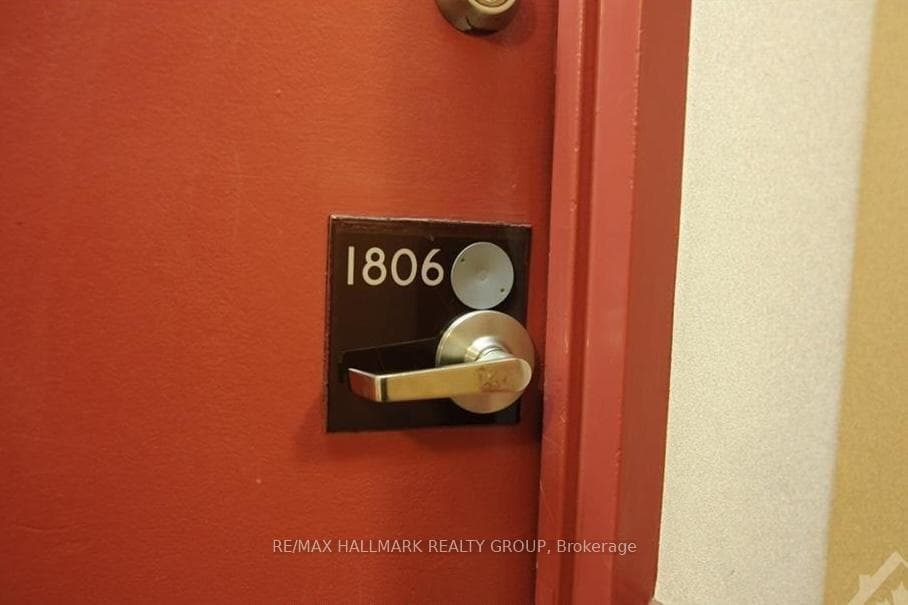 1380 Prince Of Wales Drive Unit 1806 photo 3