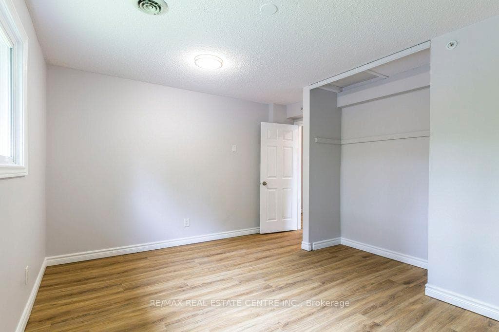 364 Meadowbrook Drive photo 13