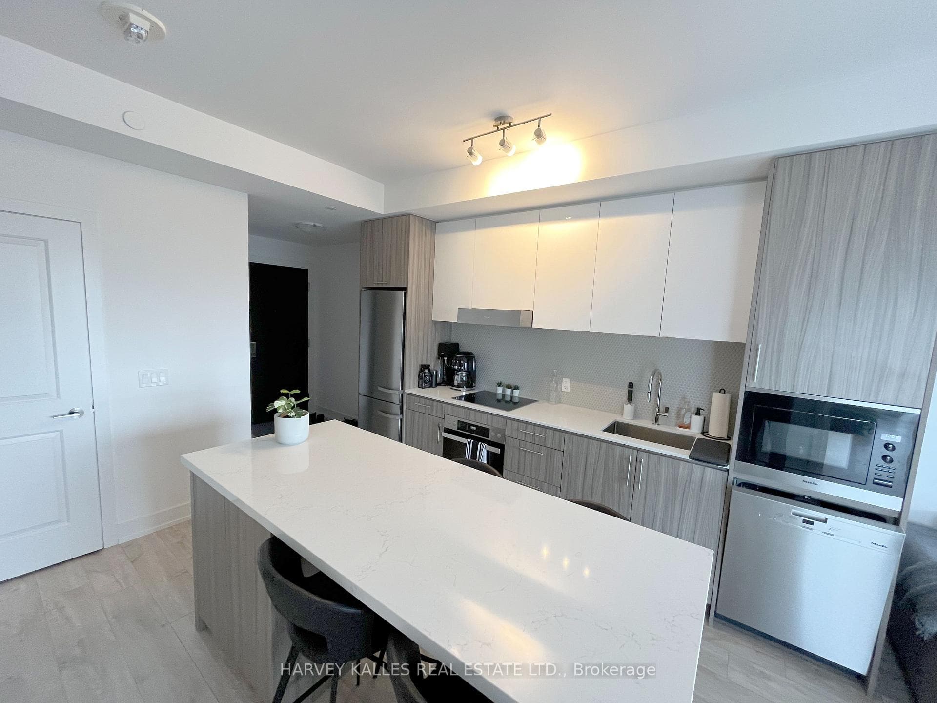11 Lillian Street Unit 1609 photo 8