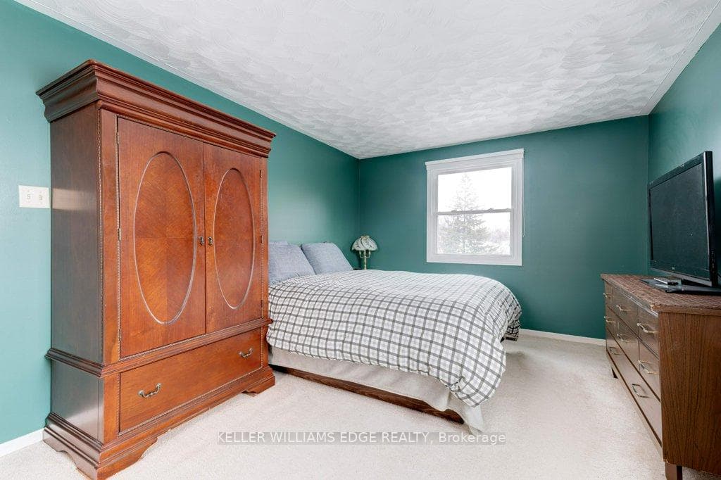 1353 Fisher Avenue photo 14