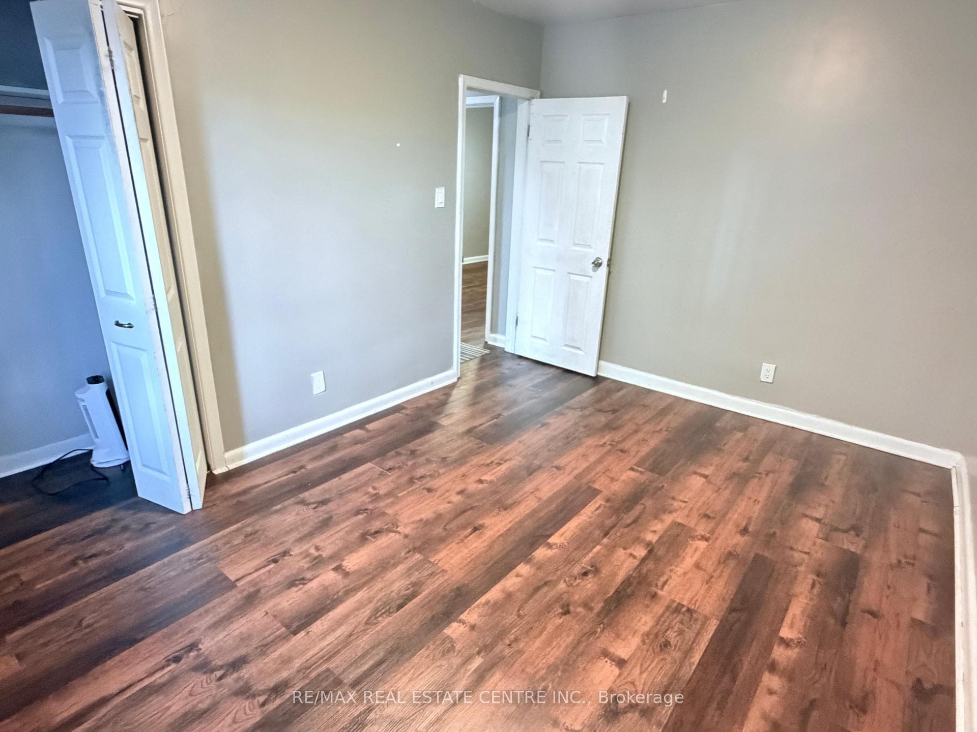 52 Sharbot Avenue photo 3
