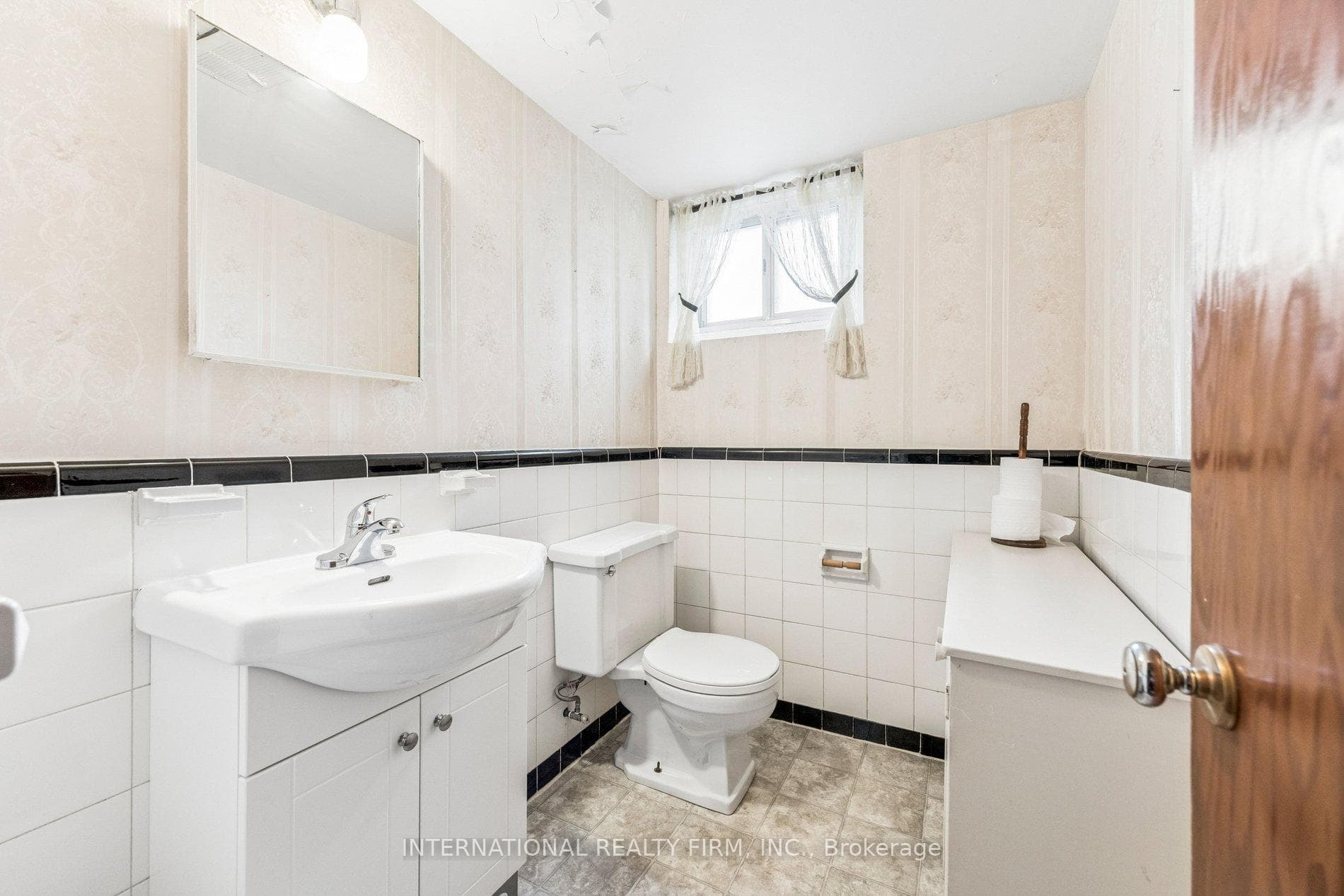 131 Brenda Crescent photo 35