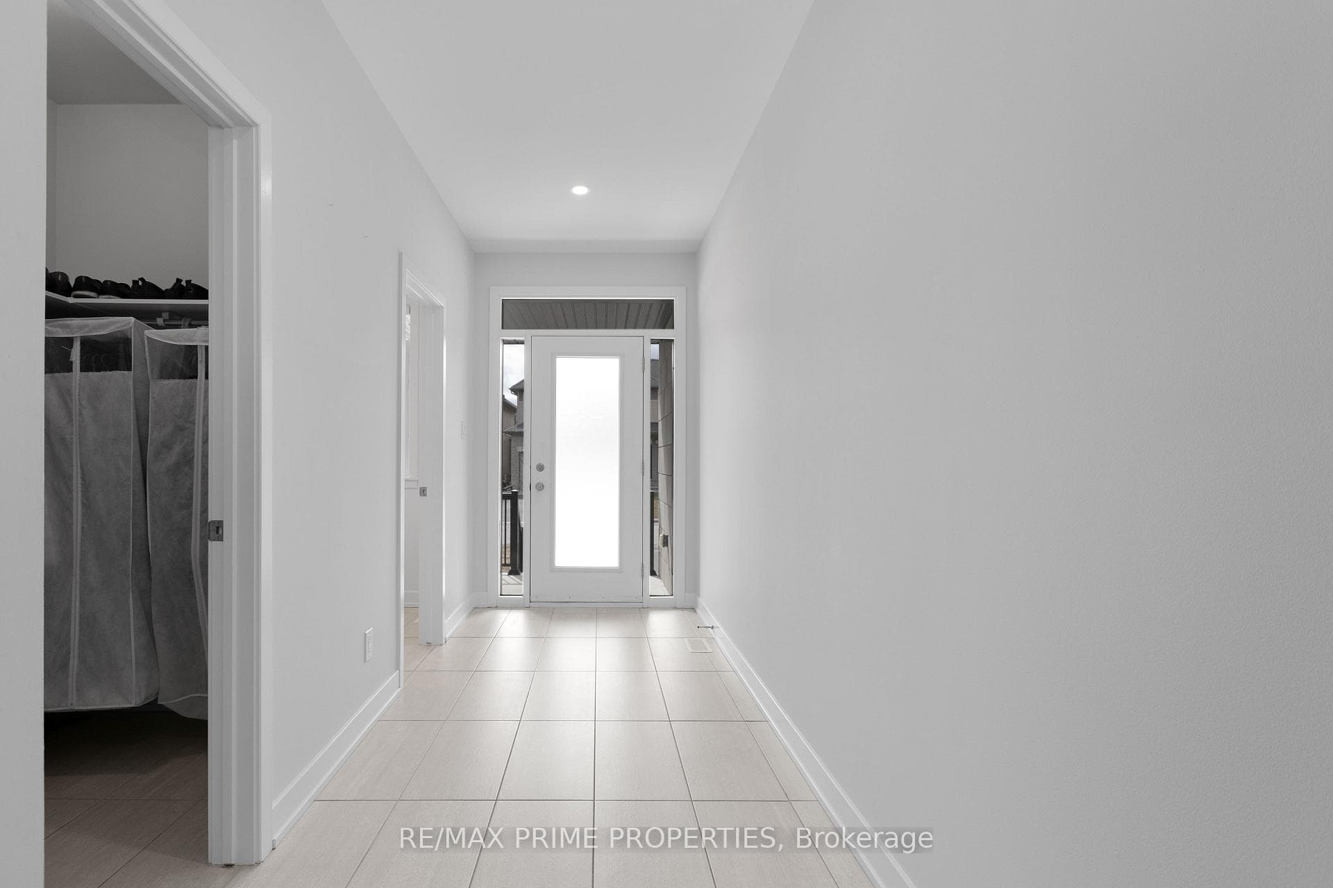249 Fountainhead Drive photo 3