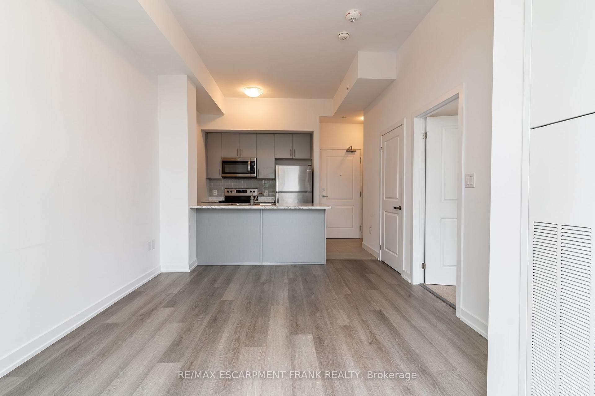 460 Dundas Street Unit 507 photo 26