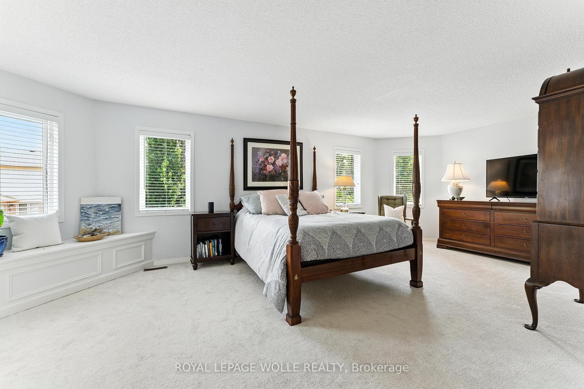 51 Strathroy Crescent photo 24