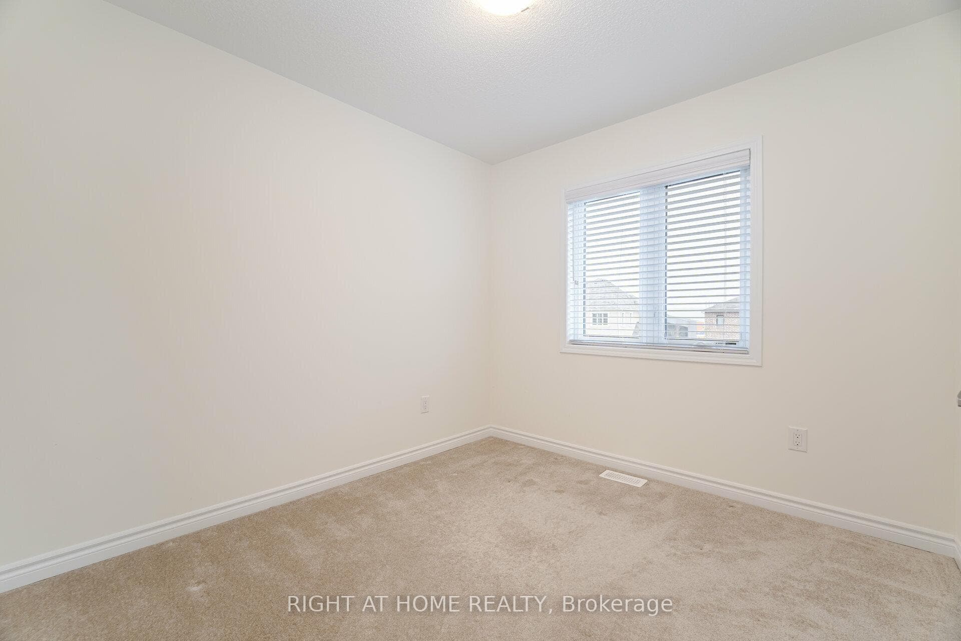 908 Sumac Gardens photo 33