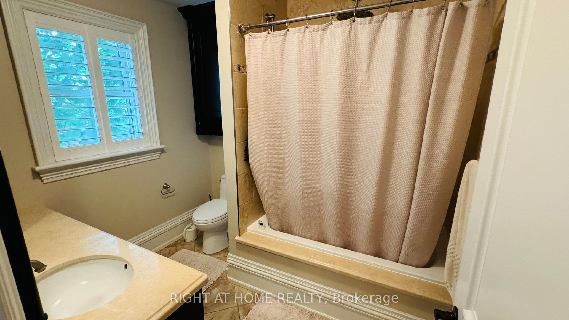 521 Henry Street photo 13