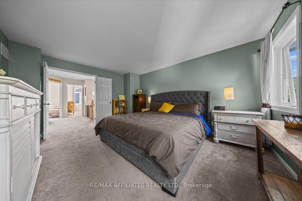 93 Springcreek Crescent photo 21