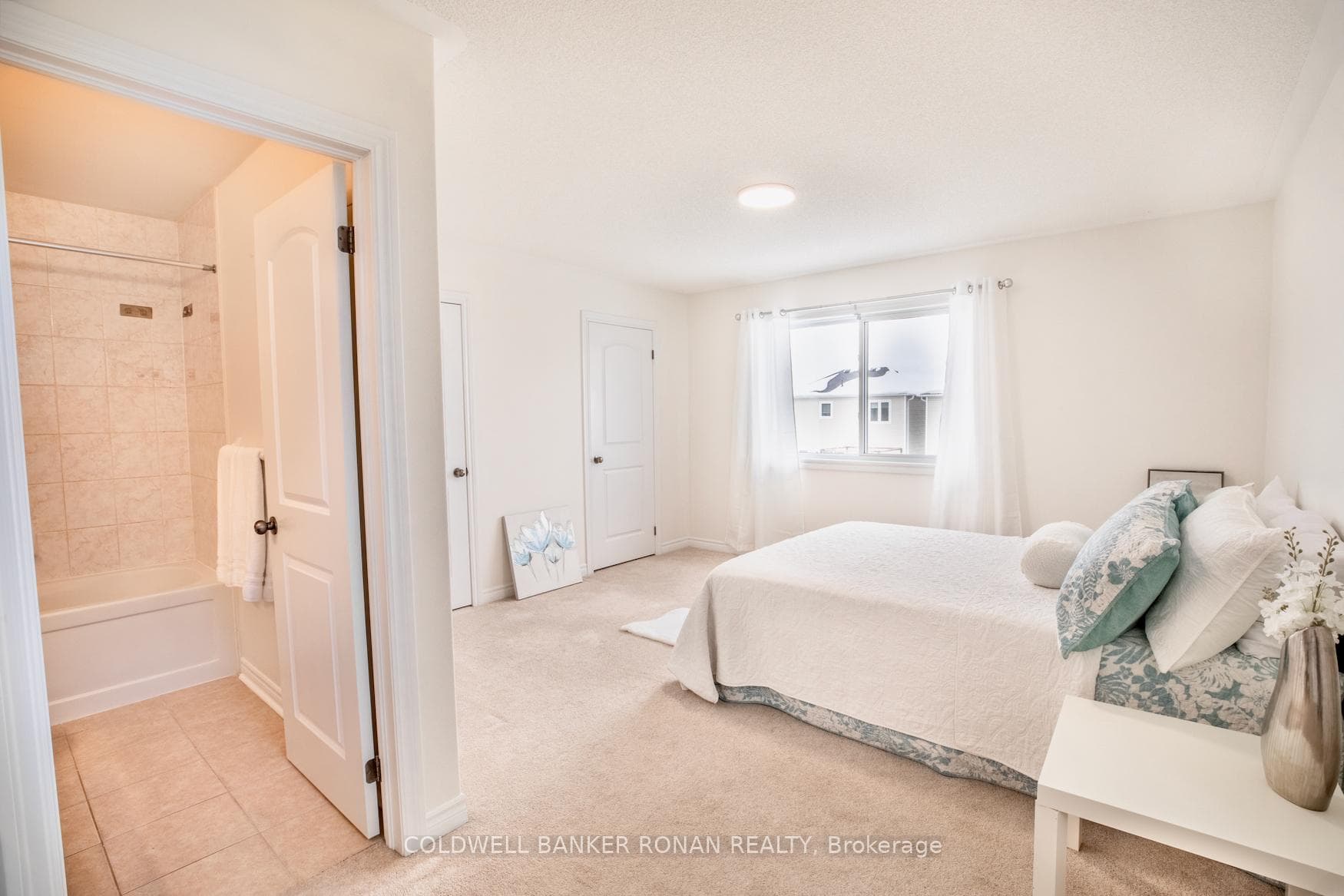 115 Banting Crescent photo 17