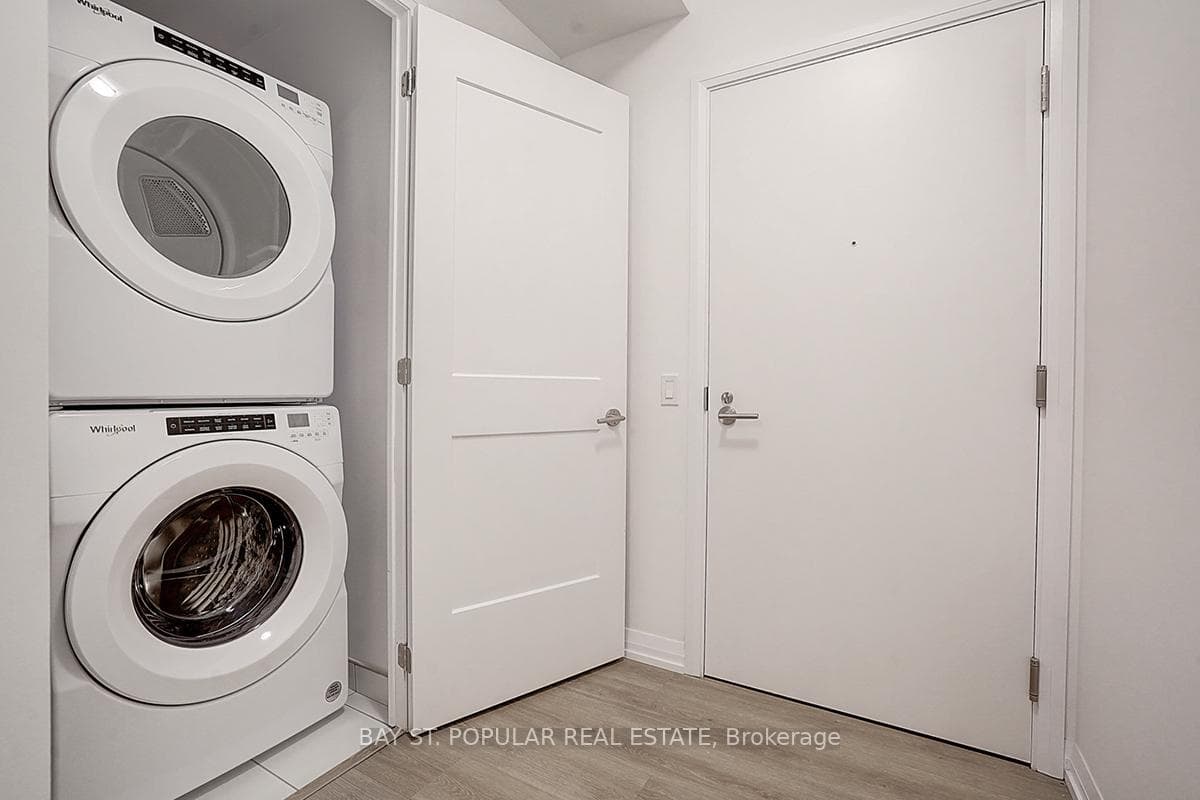 50 Dunfield Avenue Unit 812 photo 4