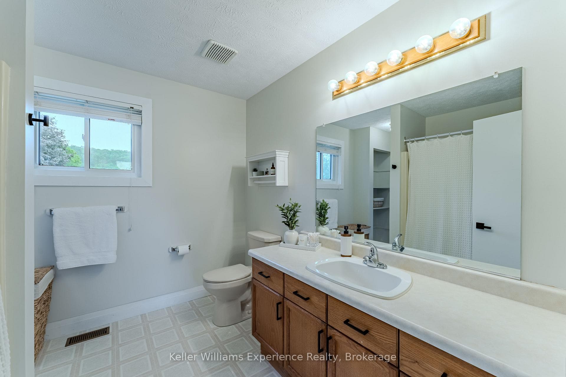 300 4th Avenue photo 25