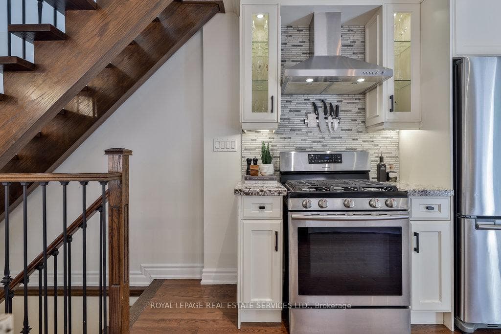 124 Coxwell Avenue photo 10