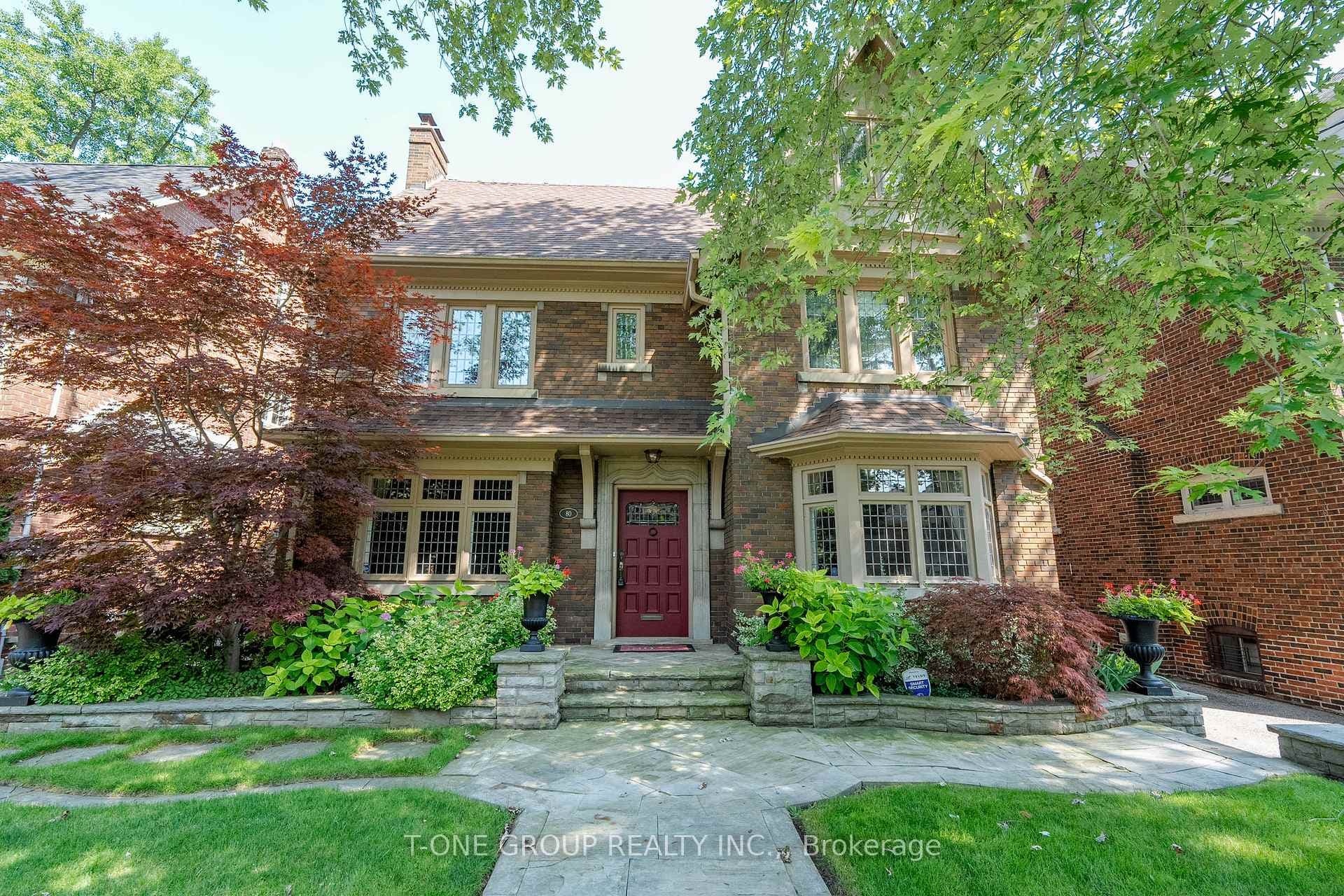 80 Douglas Drive photo 1