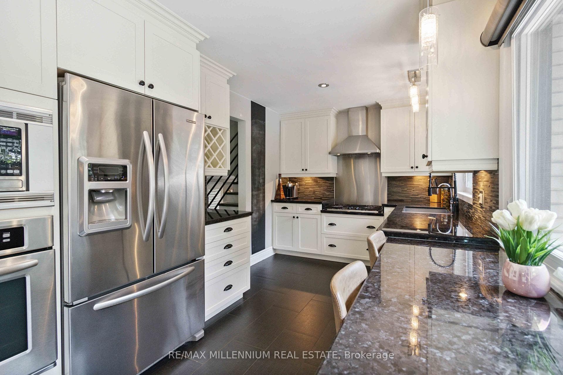 250 Daphne Avenue photo 14