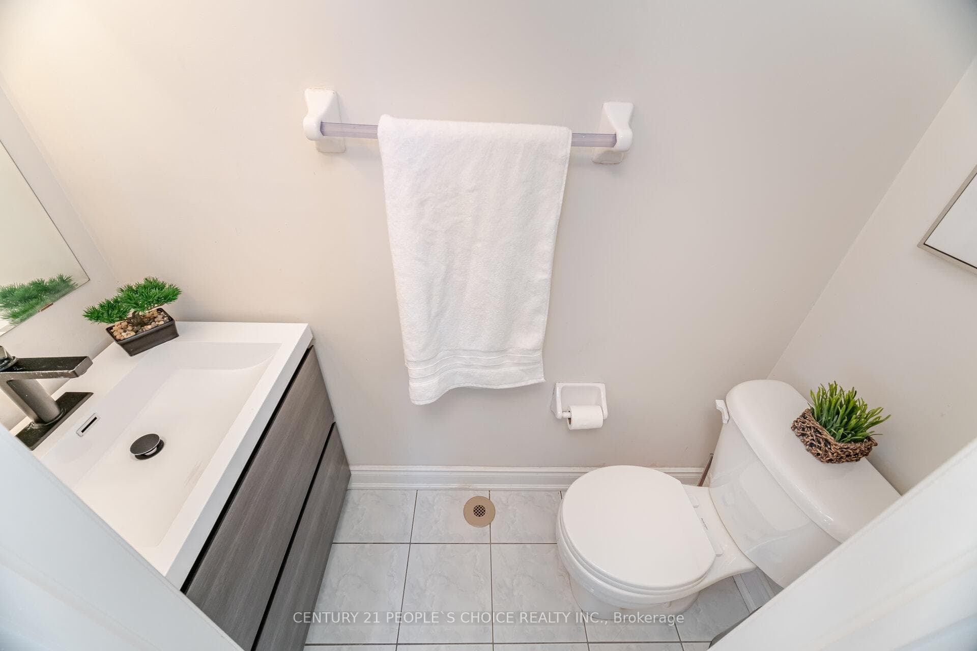 630 Thompson Road photo 19