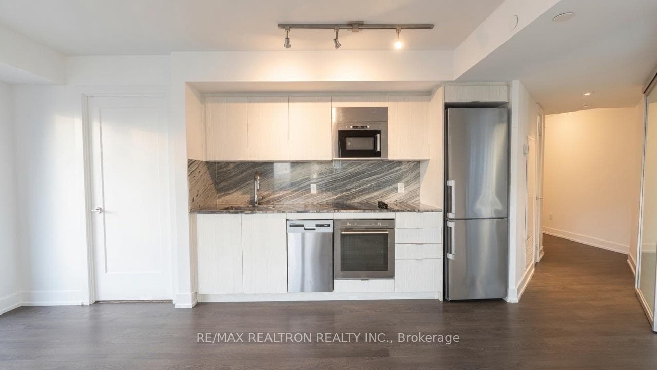 5 Mabelle Avenue Unit 2533 photo 3