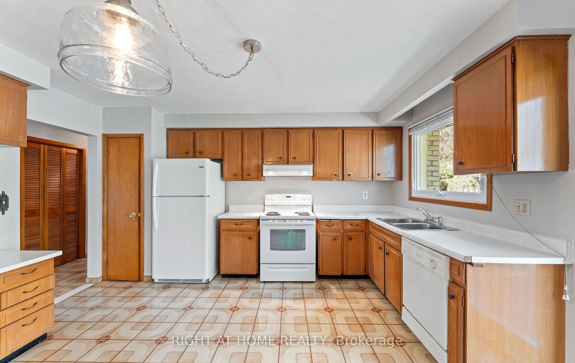 41 Knoll Drive photo 13