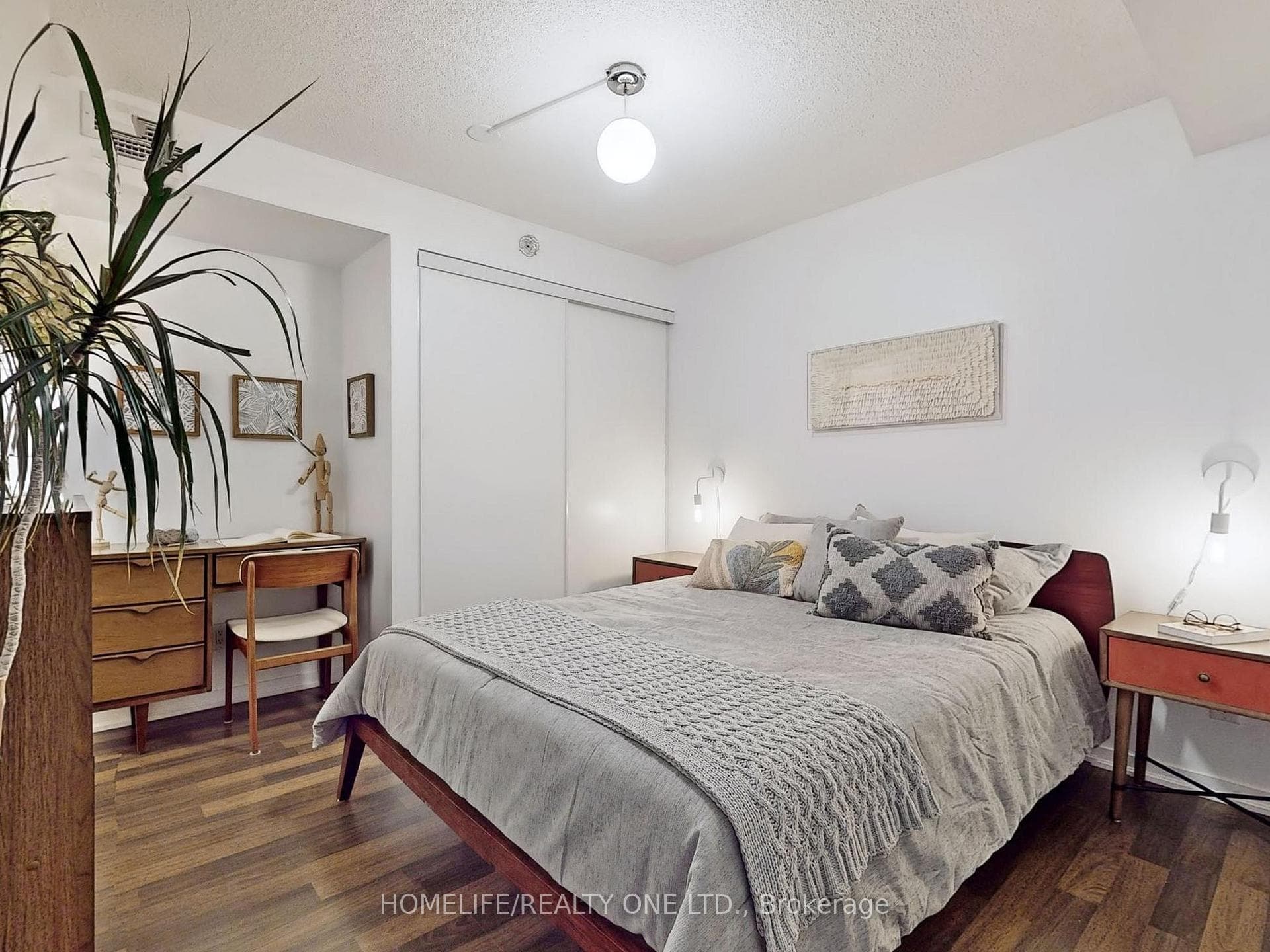 20 Joe Shuster Way Unit 510 photo 17