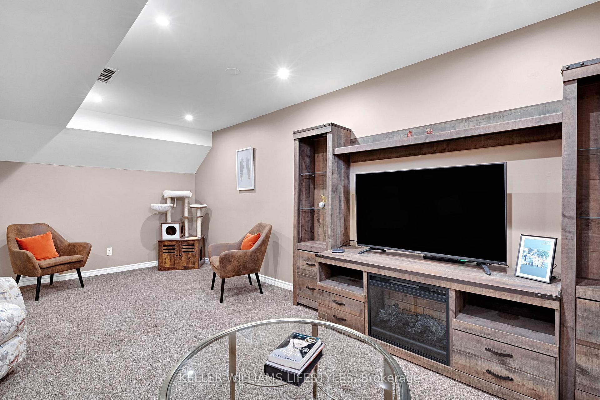 115 Acorn Crescent photo 31