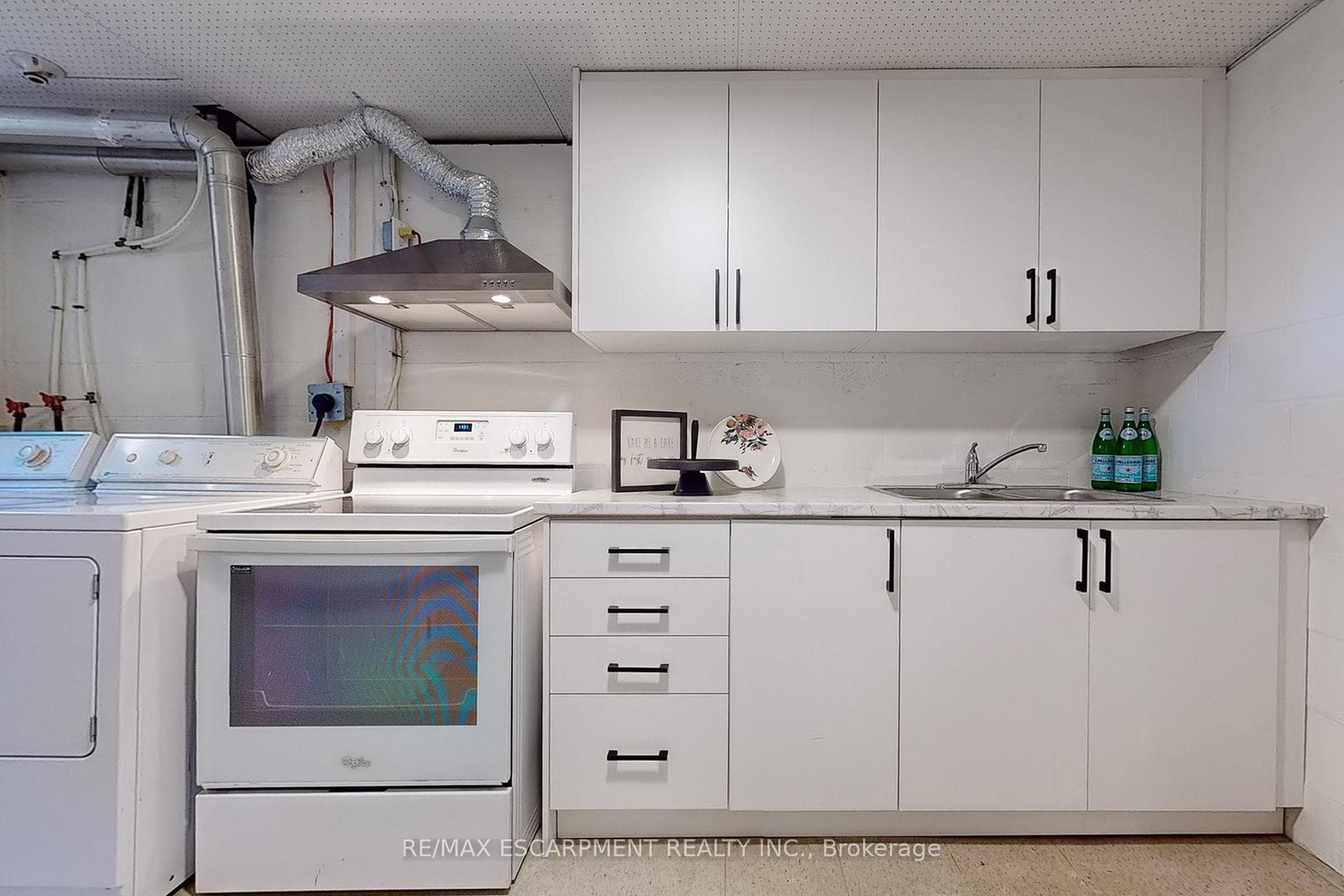 697 George Street photo 28