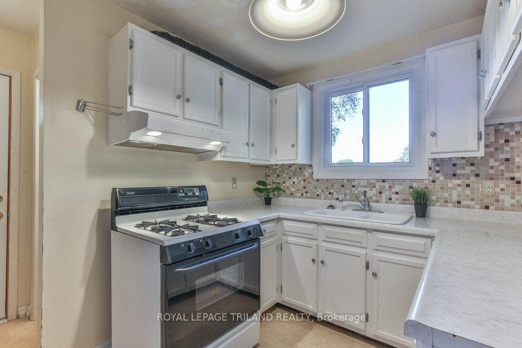 206 ADMIRAL Drive photo 16