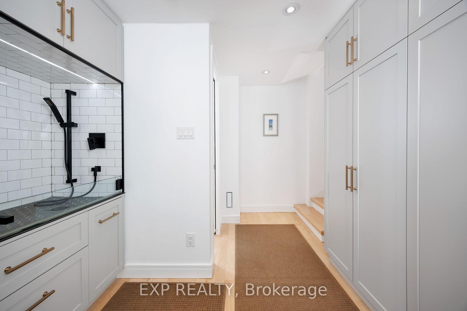 870 Royal York Road photo 16