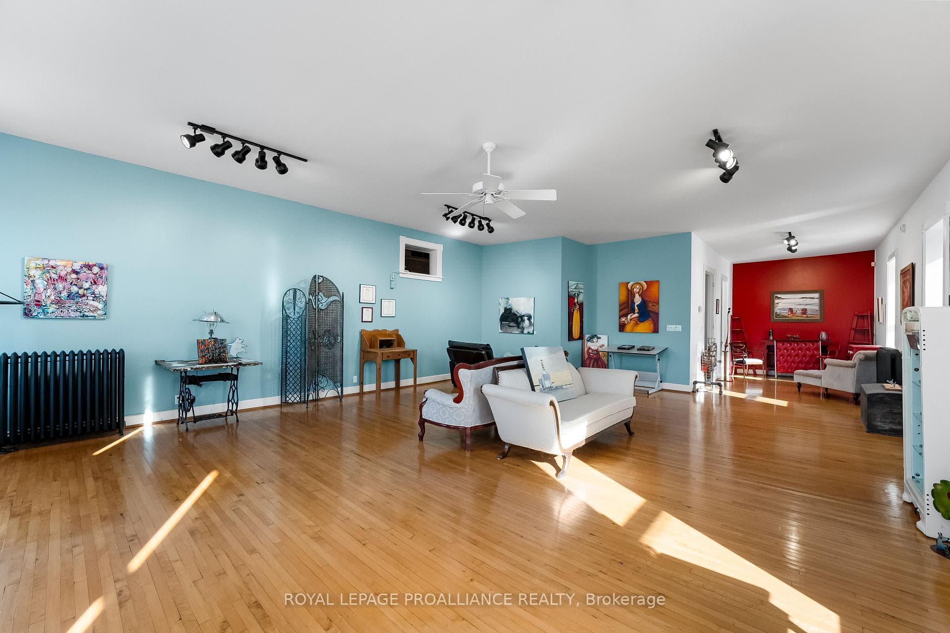 345 Victoria Street photo 16