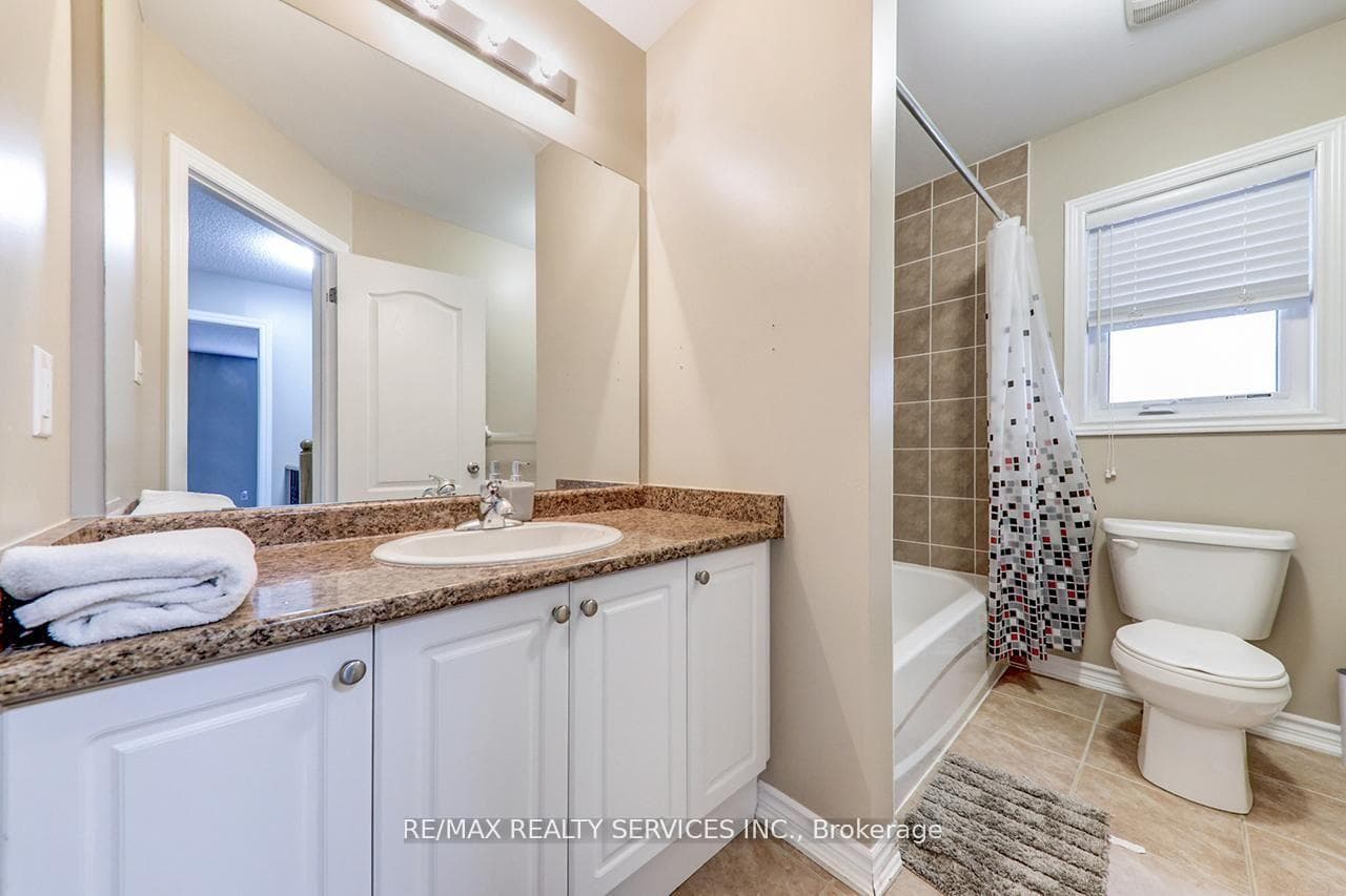 2179 Dawson Crescent photo 31