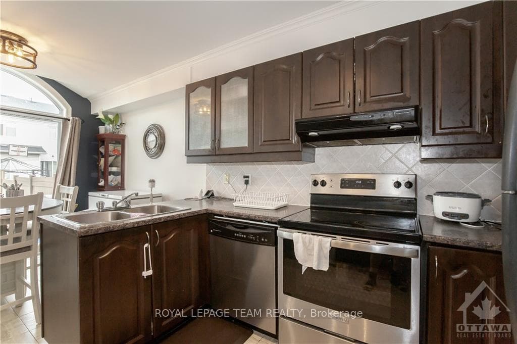 186 MONTMORENCY Way photo 18