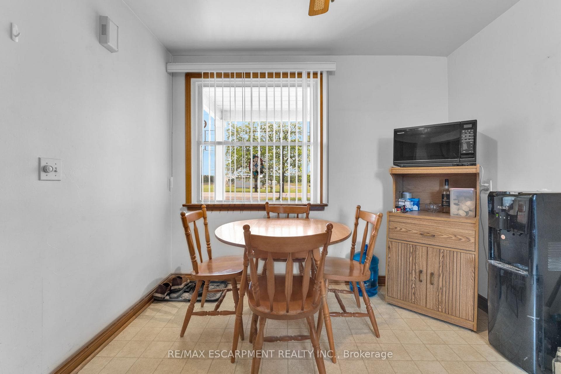 2986 Grimsby Road photo 19