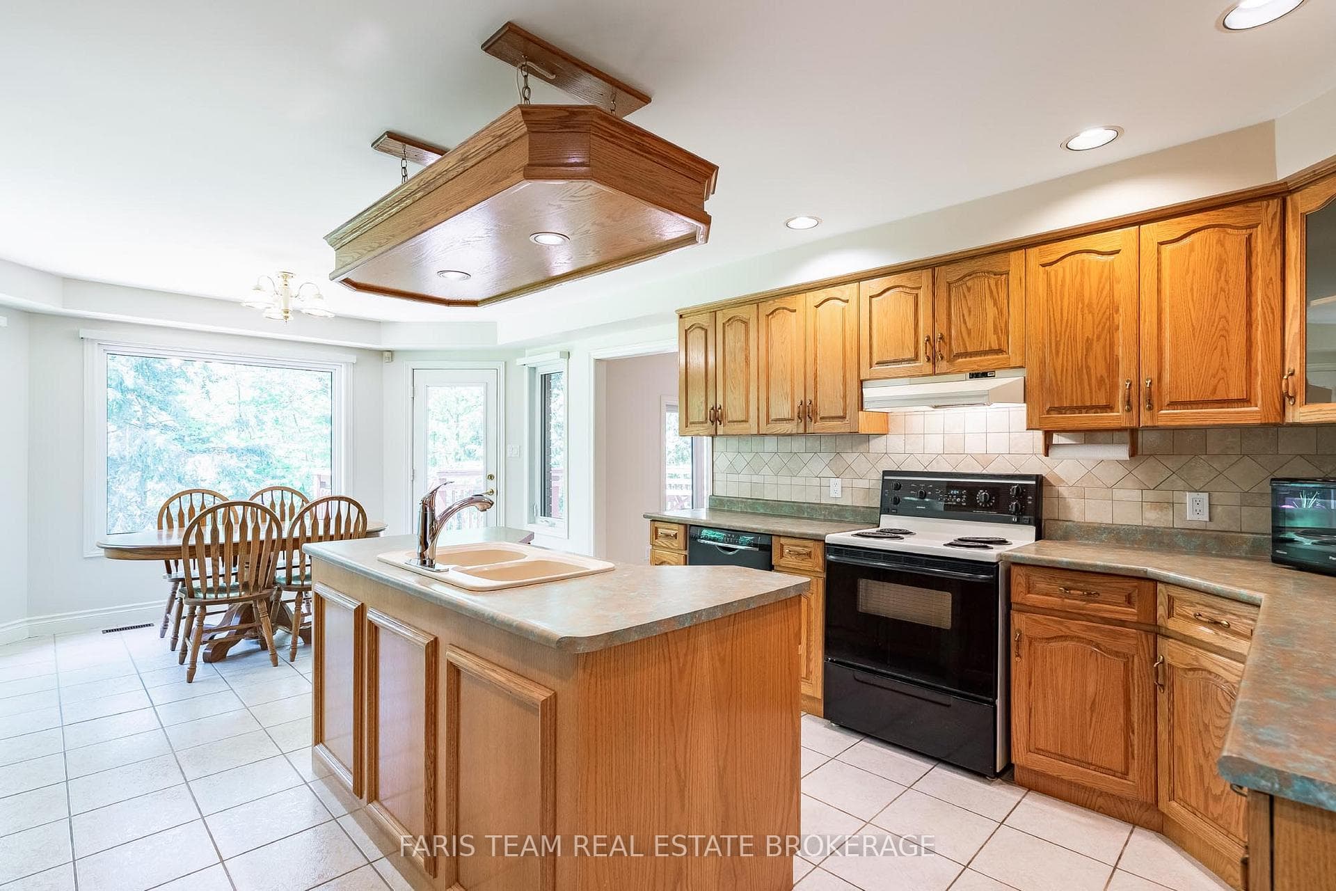 2088 Wilkinson Street photo 10