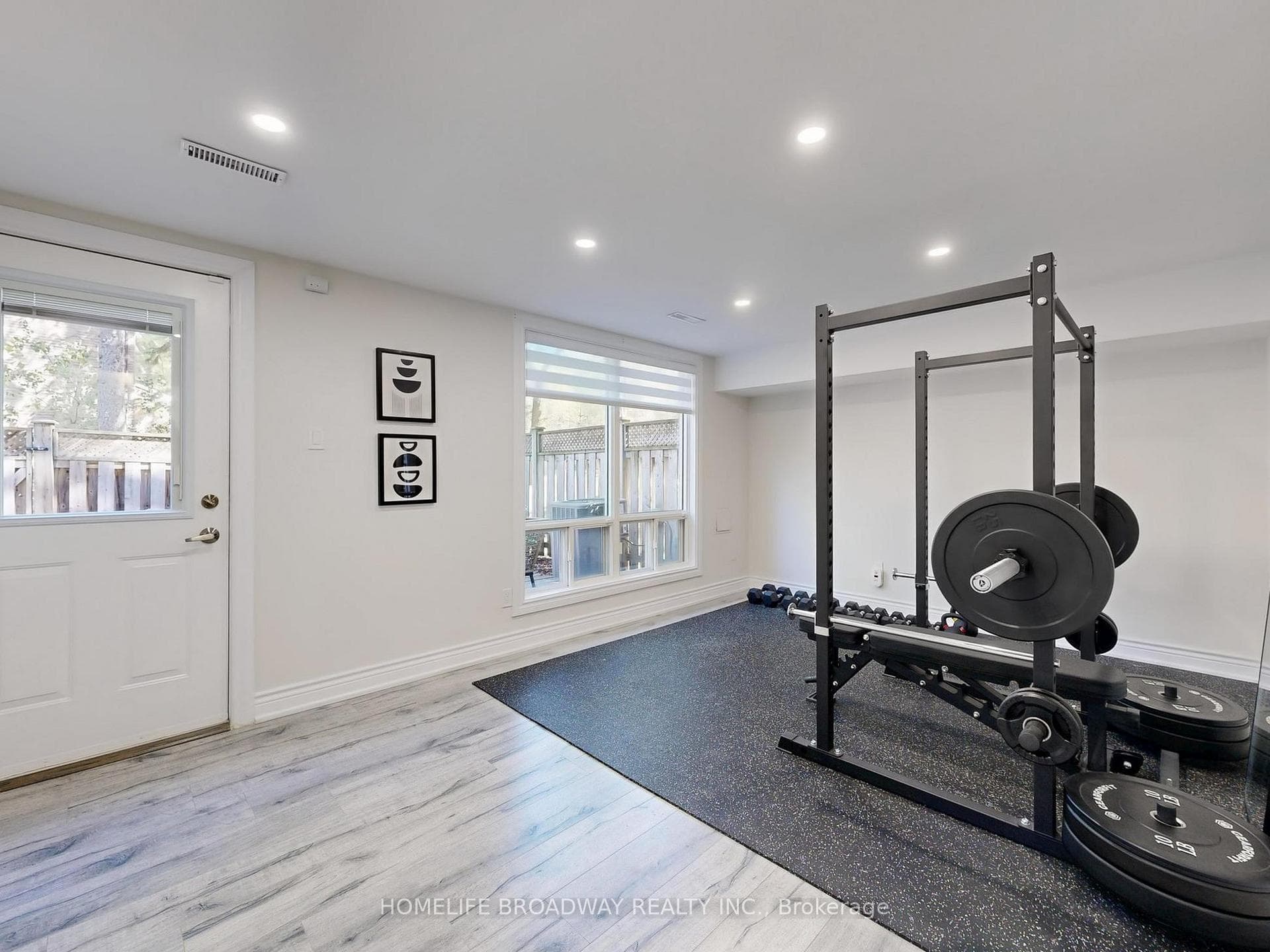 109 Poplar Crescent photo 34