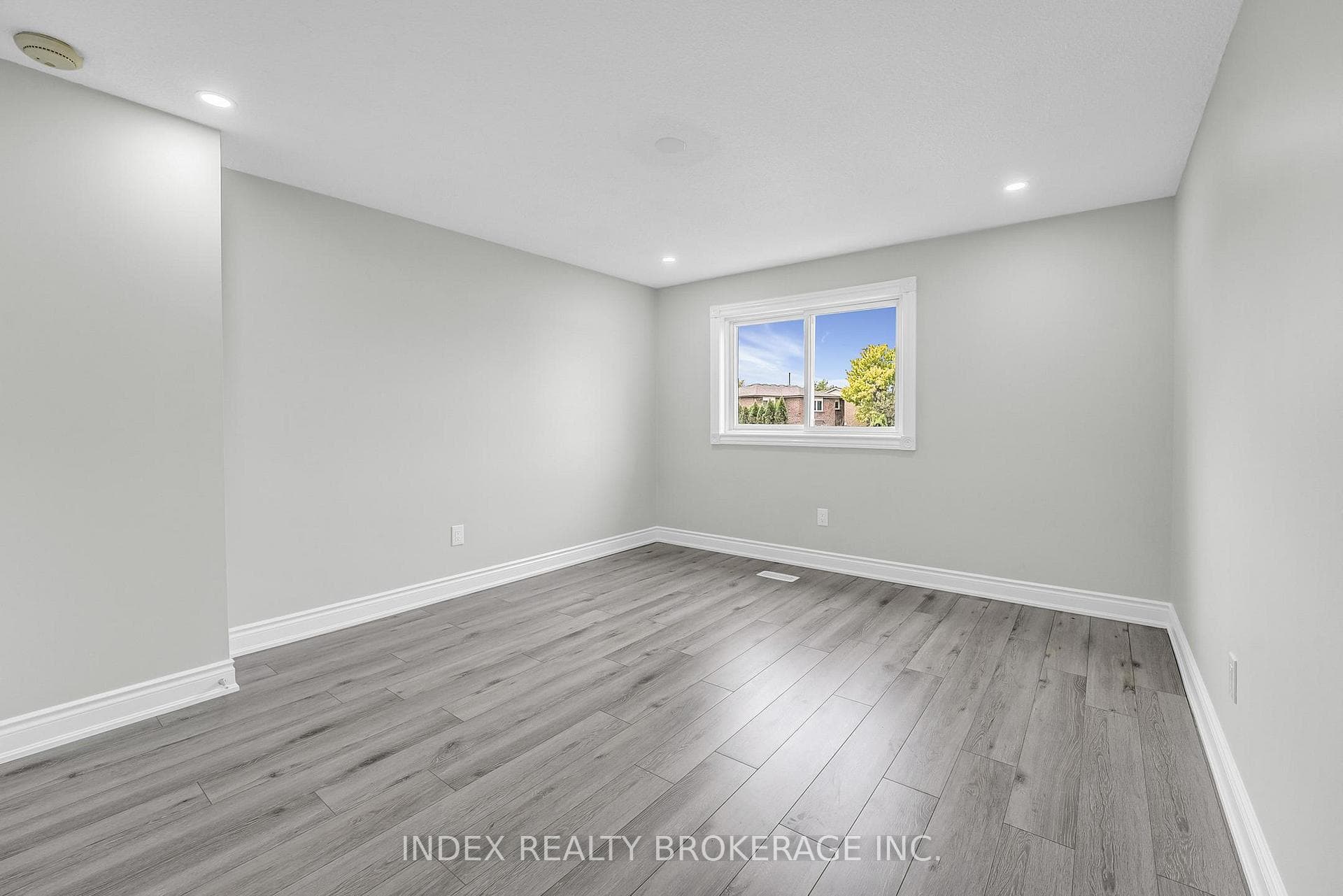 6 Banting Crescent photo 17
